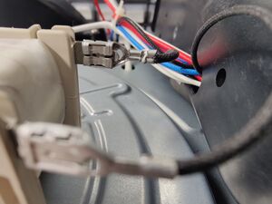 Instant Omni Pro Locking Spade Connector Back.jpg