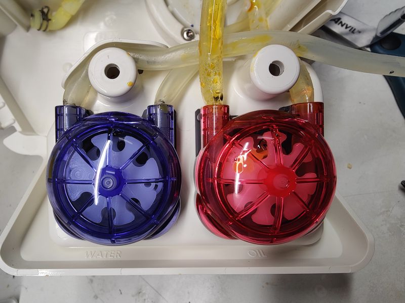 Roti rotimatic two peristaltic pumps water oil.jpg
